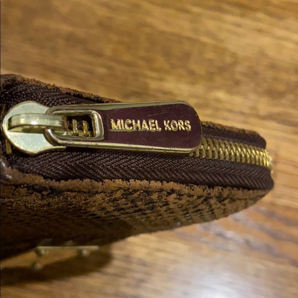 Michael Kors Brown Textured Python Zip Wallet - Picture 3 of 7